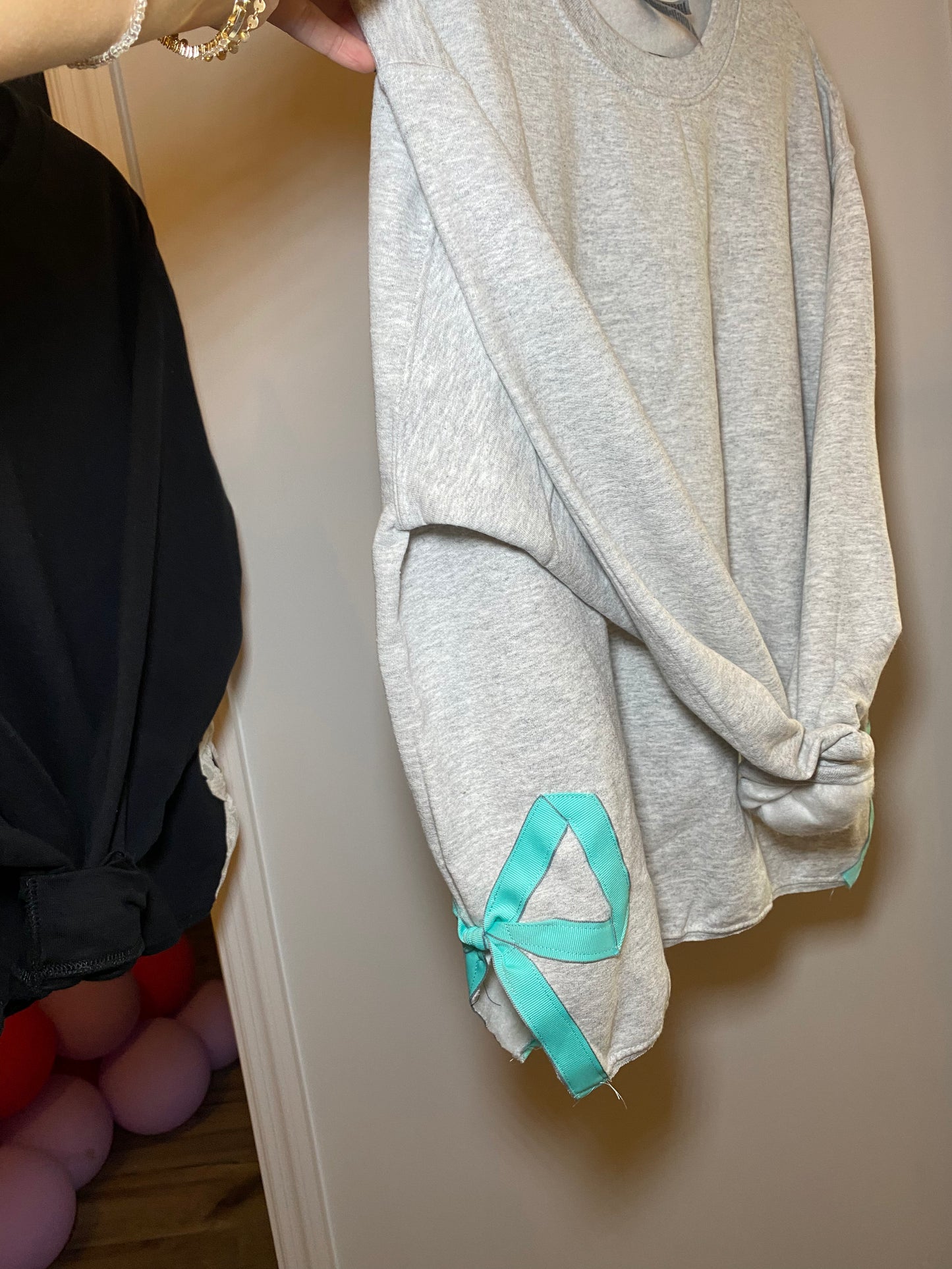 Bow Sweatshirt - Grey w Turquoise Bow